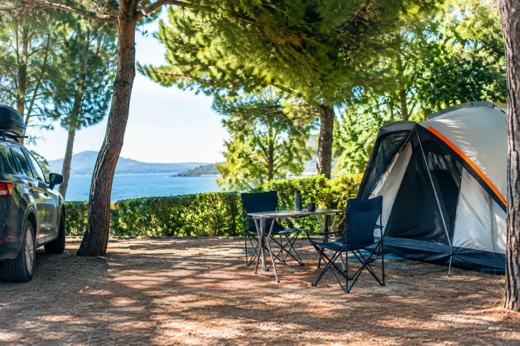 Cómo elegir parcela sombreada en un camping